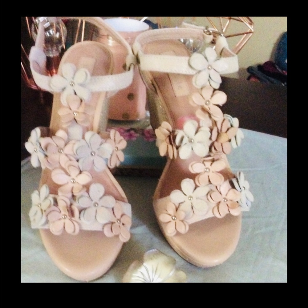 NURTURE by LAMAZE - FLOWER WEDGES
